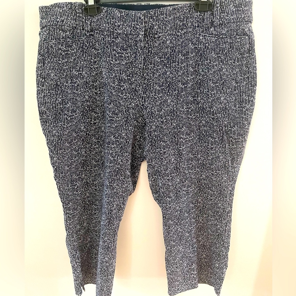 Lane Bryant The Allie Navy and White Capri Crop Pants size 18